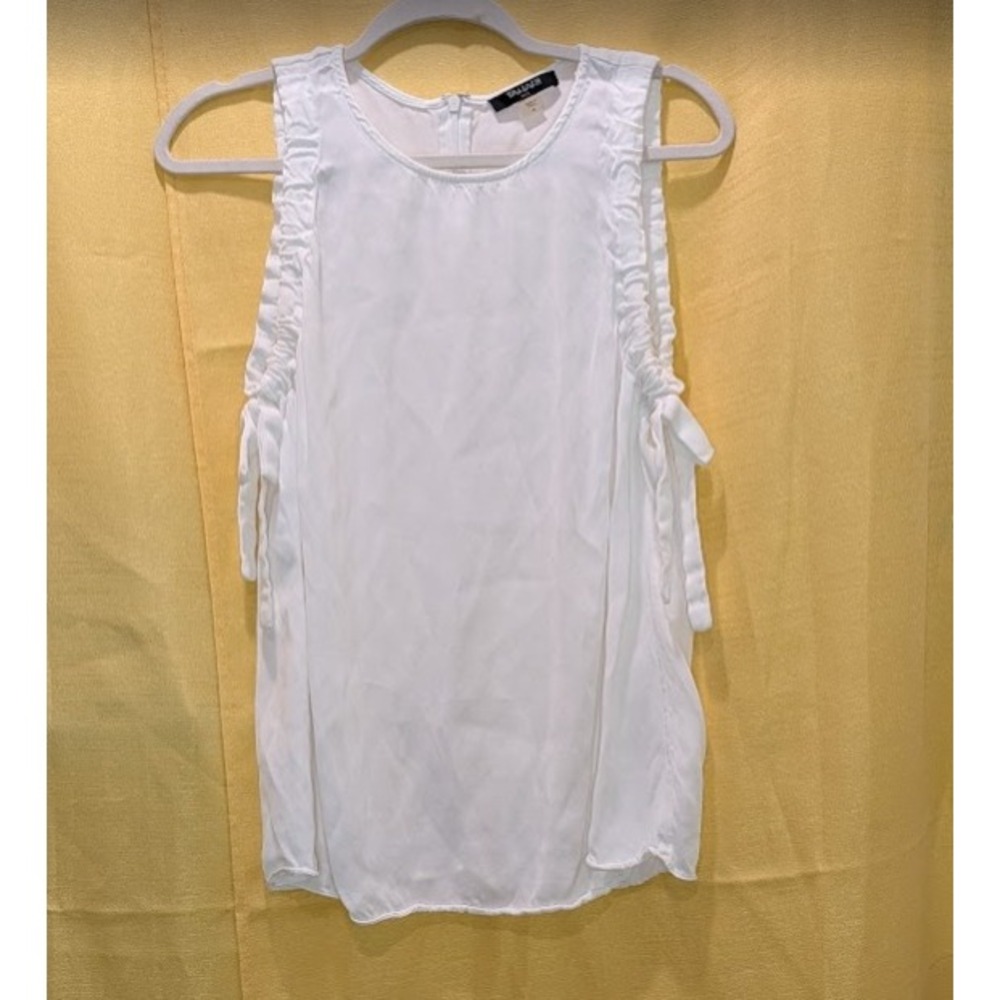 Tahari Top made of 55% viscose